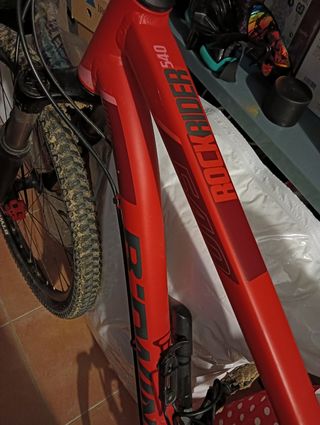 Bicicleta montaña Rockrider 540 roja y accesorios