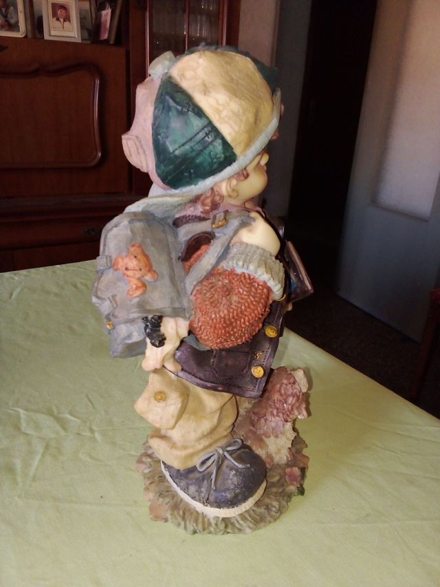 Figura niño con perro