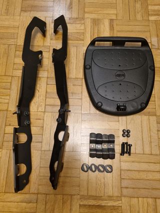 Soporte y herraje Topcase baúl Givi - moto Forza