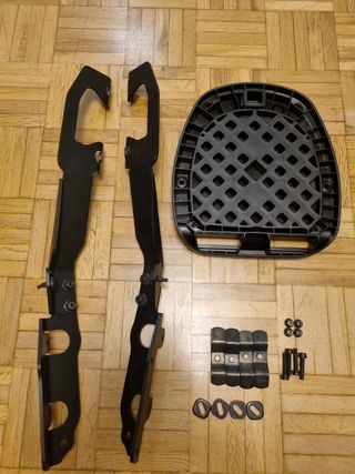 Soporte y herraje Topcase baúl Givi - moto Forza