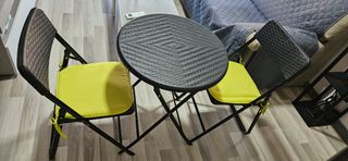 Mesa plegable + 2 sillas jardín