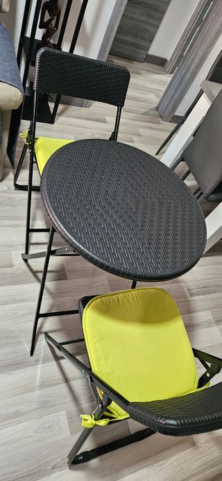 Mesa plegable + 2 sillas jardín