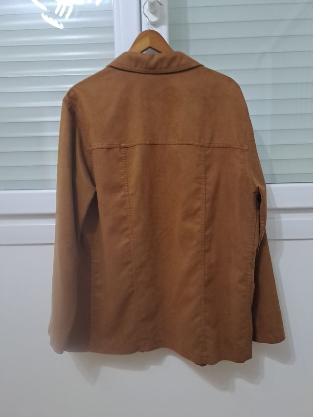 Americana ante marrón