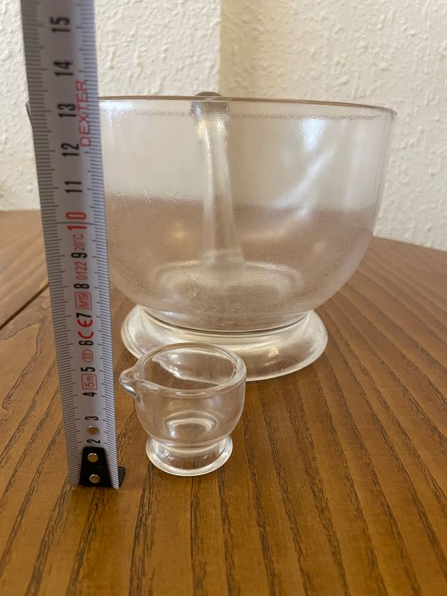 Mortero pequeño de farmacia o laboratorio