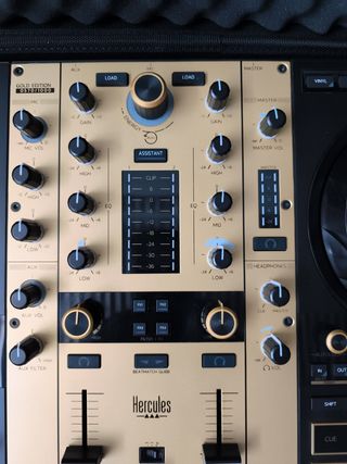 Hércules DJControl Inpulse 500 Gold Edition.