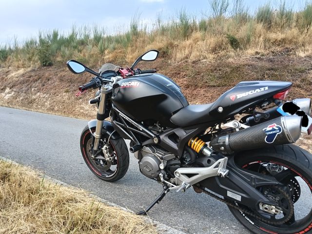 Ducati Monster 696