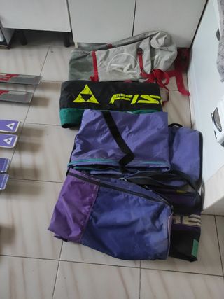 4 Esquís clásicos Atomic, Fischer y Rossignol