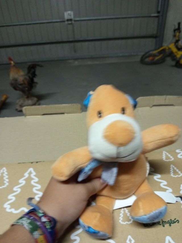 Peluches: Perro y Hipopótamo