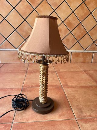 Lampara sobremesa mimbre beige
