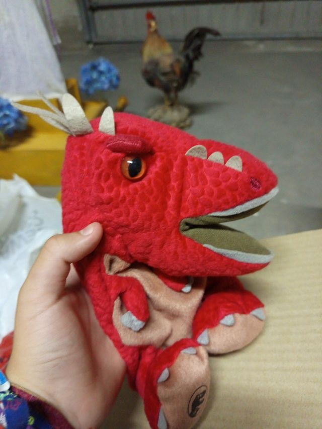 Marioneta T-Rex roja