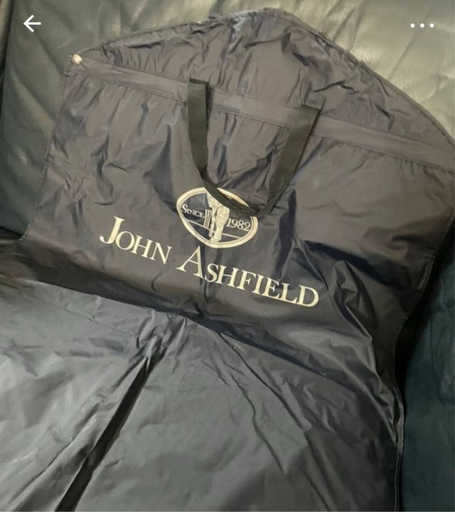 Portaabito John Ashfield