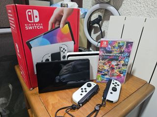Nintendo Switch OLED + Mario Kart 8 Deluxe