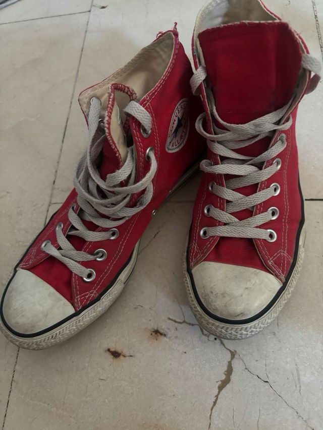 Converse rojas altas usadas