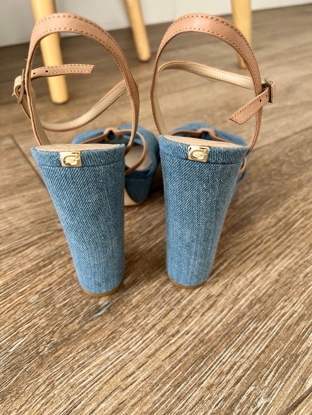 Novas sandálias de salto alto em ganga Guess tamanho 40