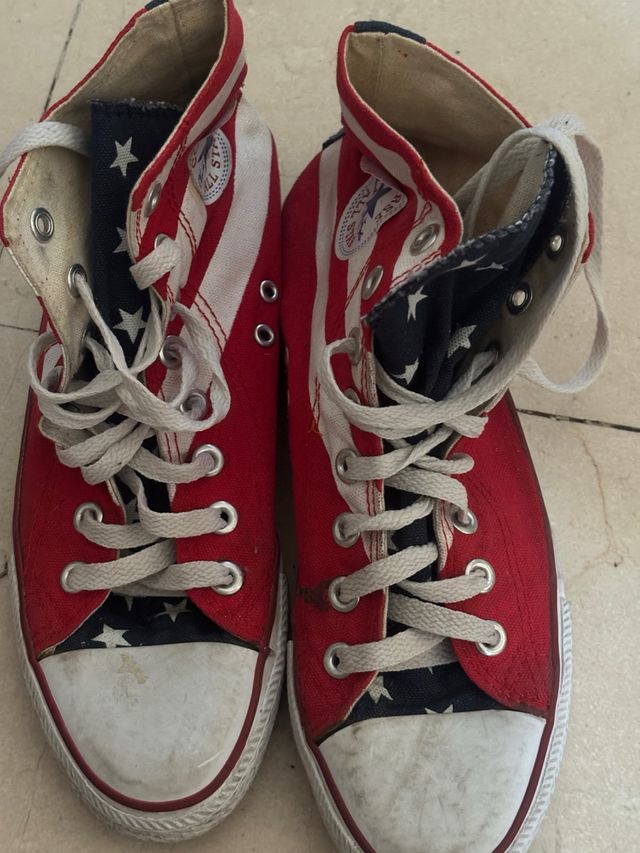 Converse rojas y azules