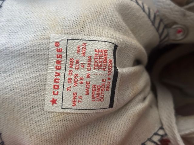 Converse rojas y azules