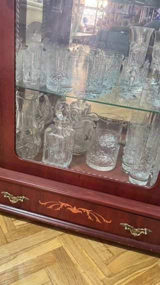 Vitrina madera cristal tallado ANTIGÜEDAD
