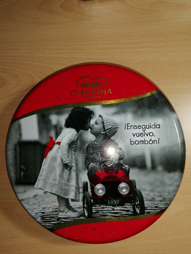 3 Cajas metálicas vintage Nestlé & Nivea