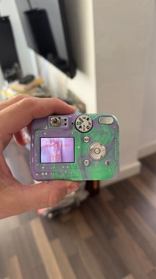 Cámara Nikon Coolpix: Verde & Morada