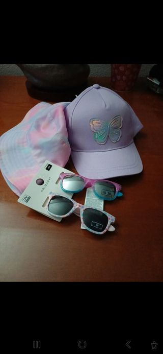 Gorra, gorro y gafas Primark