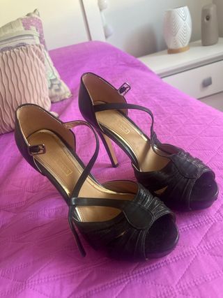 Sandalias tacón negro