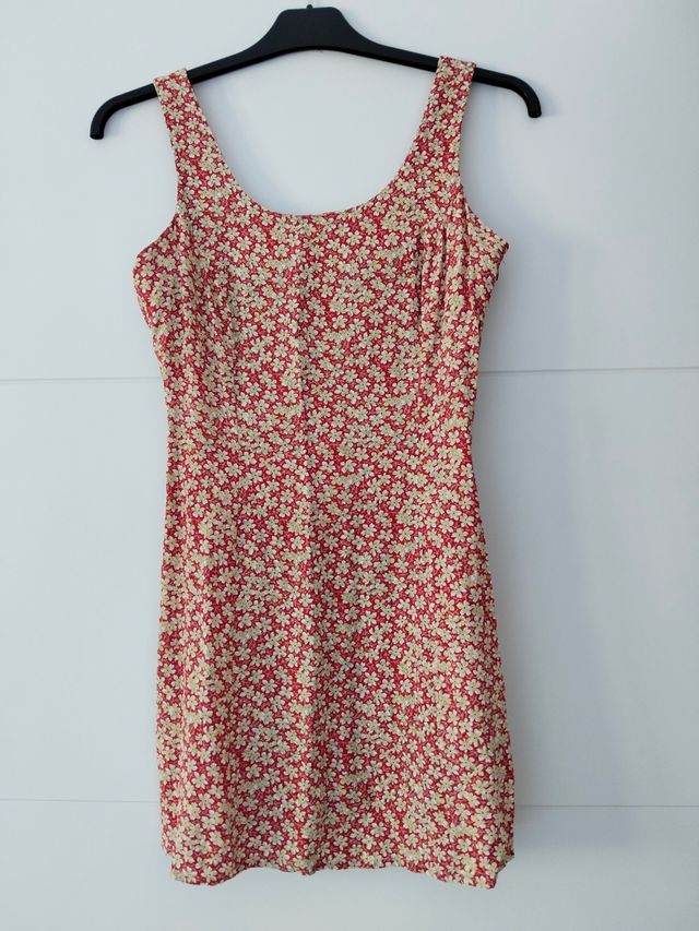 Vestido floral rojo y blanco