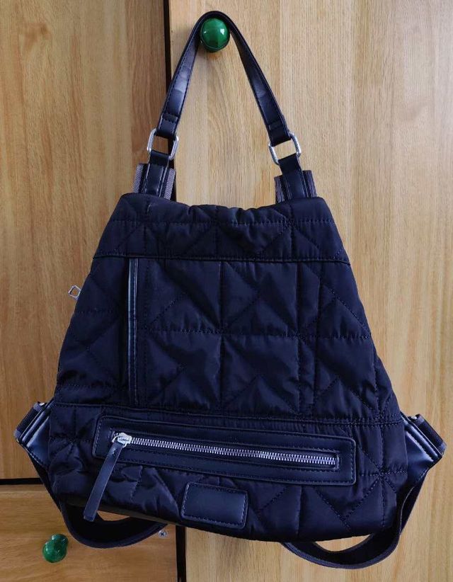 Mochila negra acolchada 28×33 cm