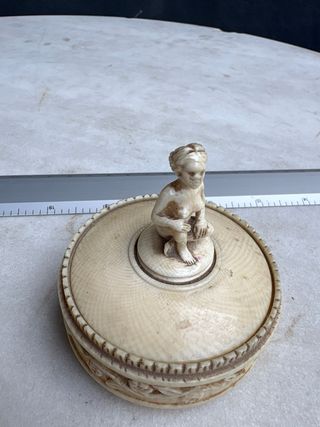 Caja marfil años 20 - Figura femenina