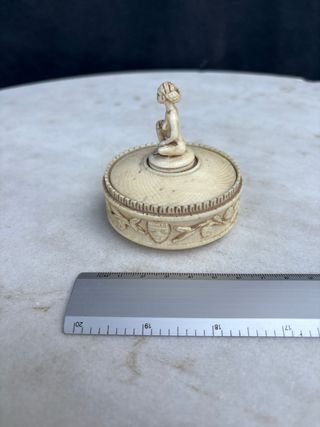 Caja marfil años 20 - Figura femenina