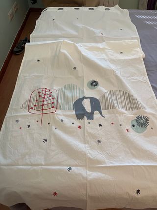 Cortinas infantiles elefante. 2 paneles de 1m
