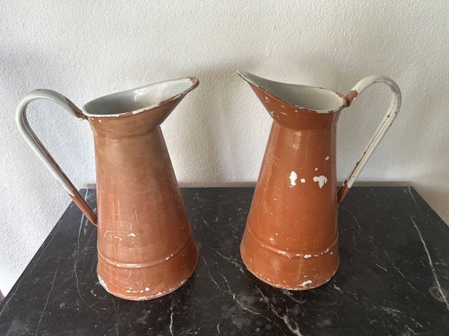 2 Jarras Metálicas Marrón-Blanco ideales pintar