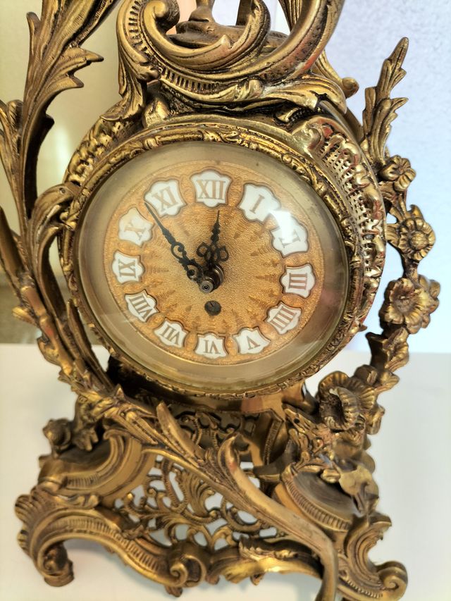 Reloj y candelabros bronce macizo