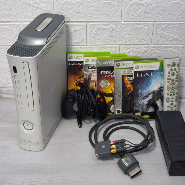 Xbox 360 + Mando + 5 Juegos + Mando multimedia