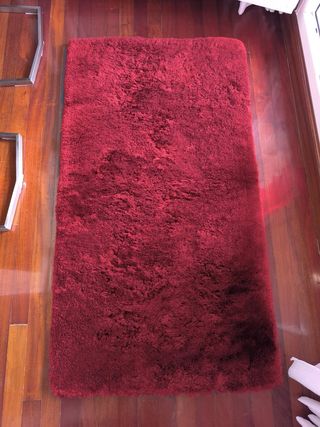 Alfombra color vino