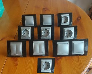 4 interruptores + 1 doble y 5 enchufes Schneider