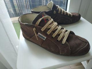 Zapatillas Kawasaki marrón, talla 42
