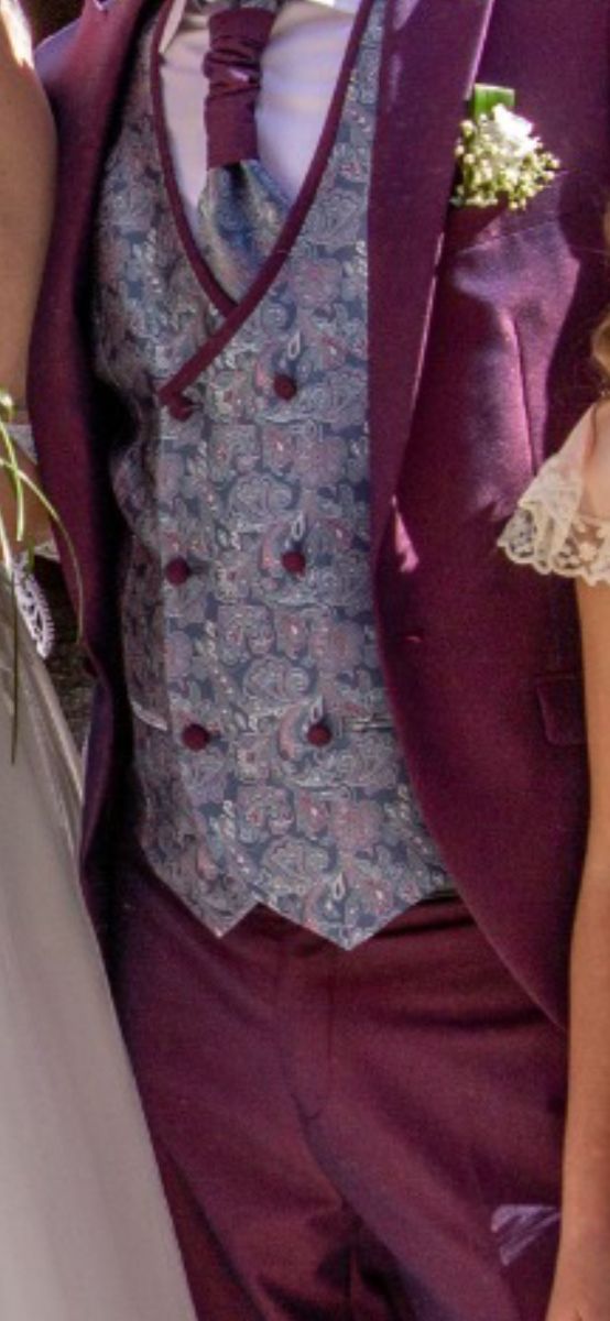 Traje novio morado - chaleco gris