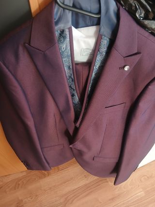 Traje novio morado - chaleco gris