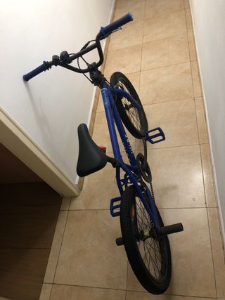 BMX azul para niñxs