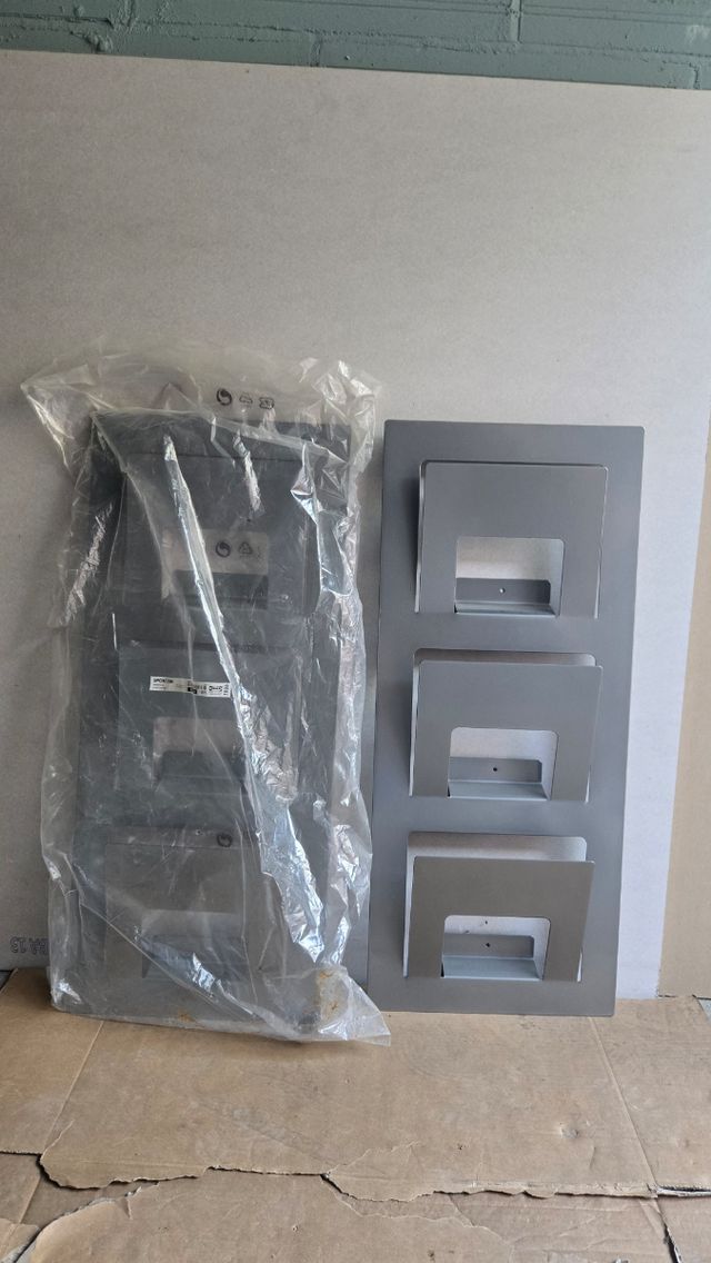 Revistero IKEA - Metal Gris plata