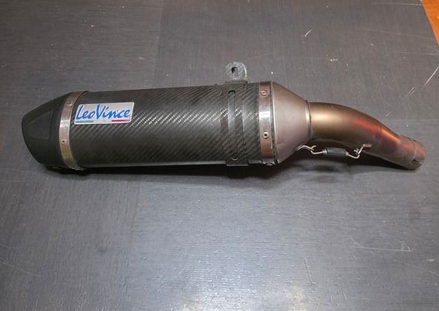 Escape LeoVince carbono Honda