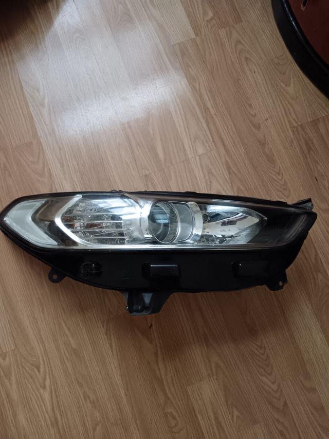 Faro Ford - Delantero