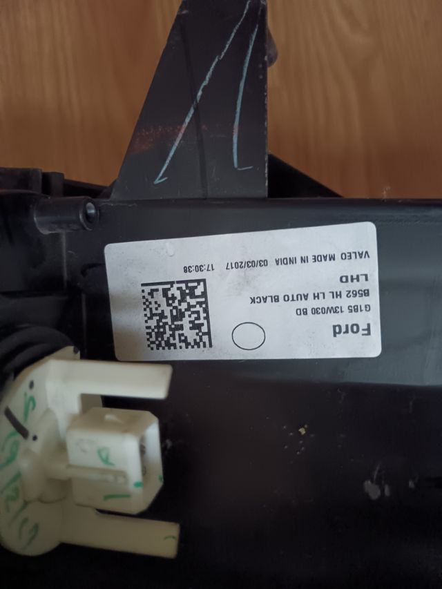 Faro Ford - LHD Auto Negro