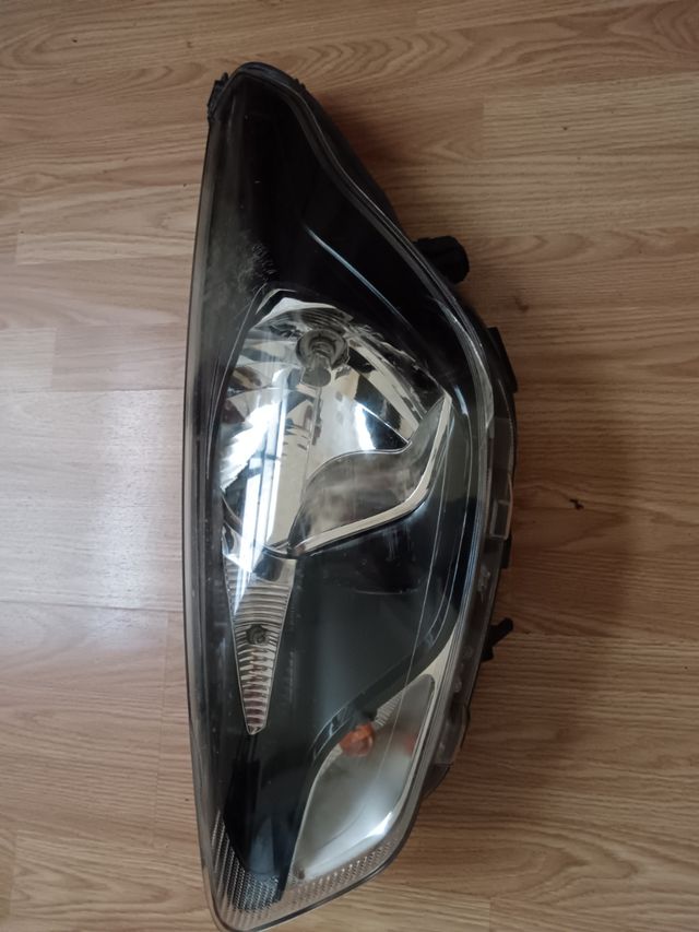 Faro Ford - LHD Auto Negro