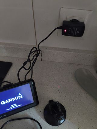 GPS Garmin nüvi 1310, con todos los accesorios 
