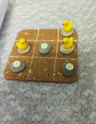 Tres en raya: patitos y flores.
