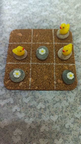 Tres en raya: patitos y flores.