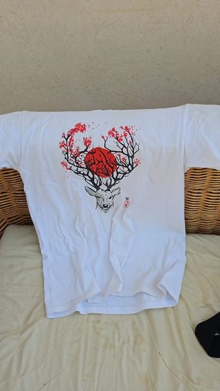 Camiseta blanca ciervo cerezo