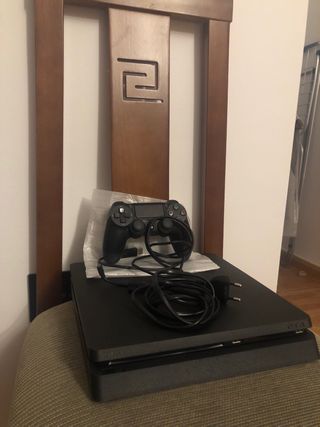 PS4 Slim negra + mando