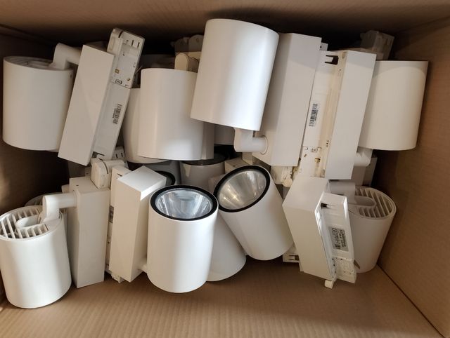 13 Focos LED + Carriles 3K